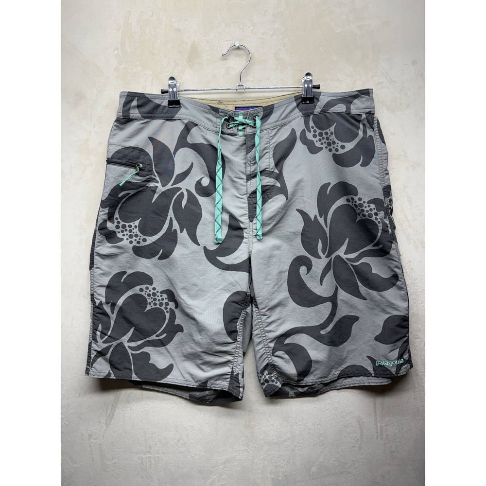 Patagonia Swim Shorts Men's 38 Board Beach Trunks Gray Floral Zip Pocket Aloha